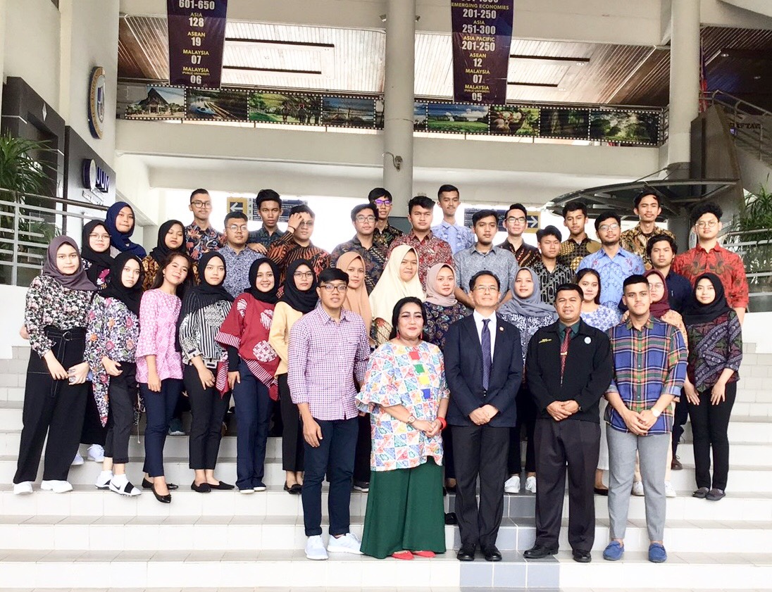 Foto bersama Rektor Universiti Utara Malaysia